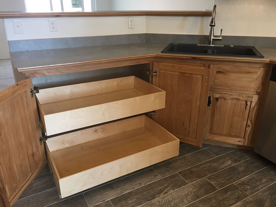 Pull out drawers 