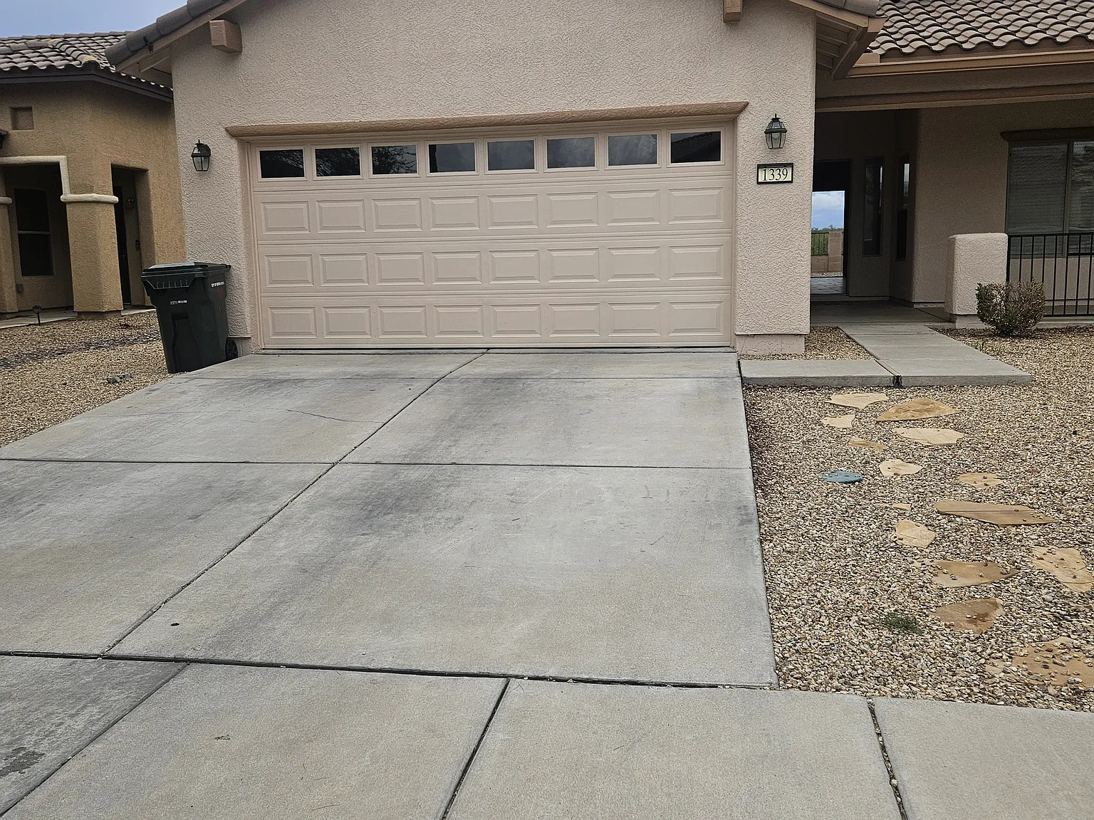 3 bed, 1365 sqft, $1,900 — Photo 1