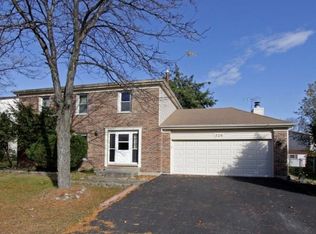 528 Iroquois Trl, Carol Stream, IL 60188