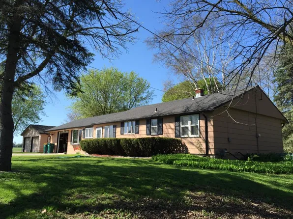 281 S Riverside Dr, Saukville, WI 53080