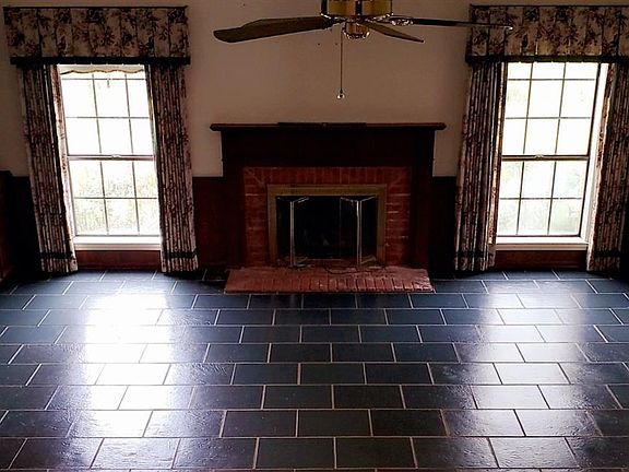 3rd image of 2620 Evergreen Dr