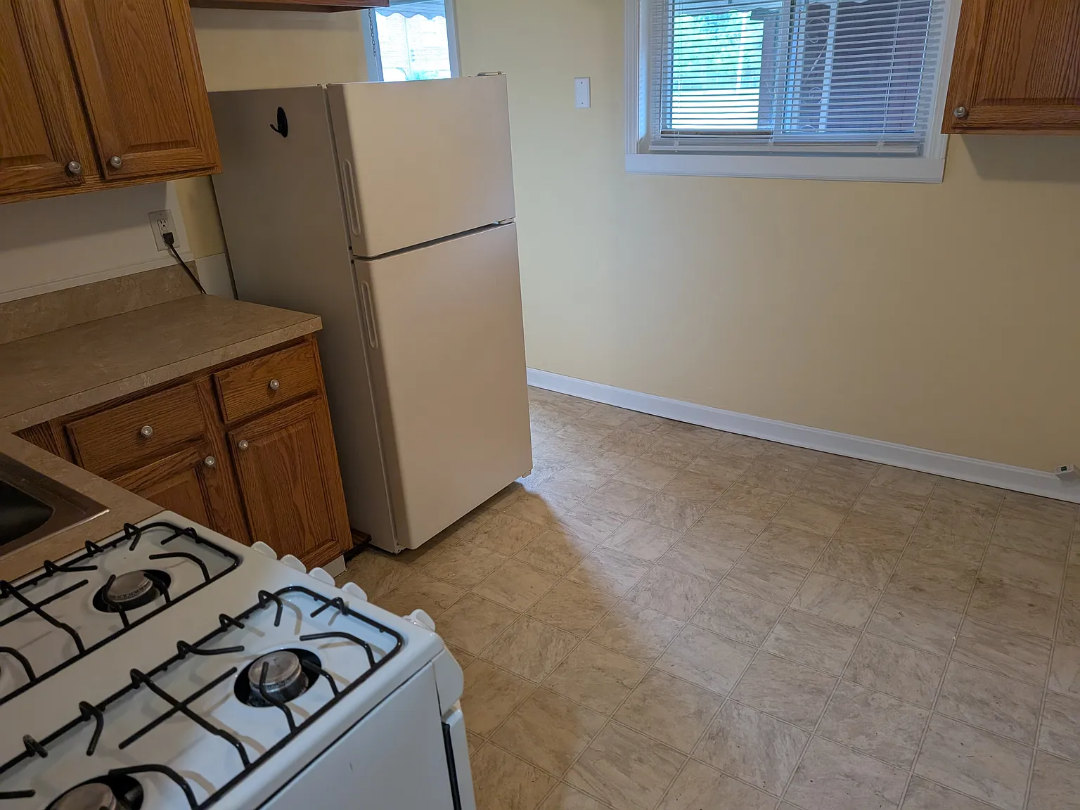 2 bed, 896 sqft, $1,195 — Photo 2