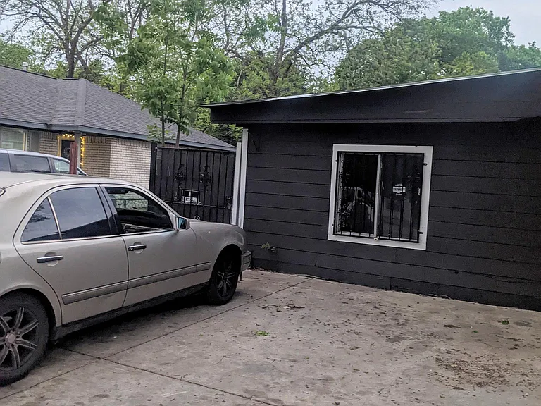 1711 Ceralvo St — Photo 1