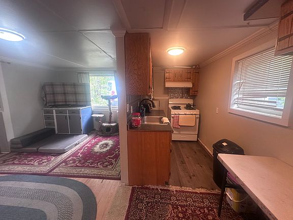 4th image of 148 W Park Ave #2