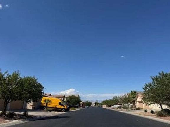 Exterior Neighborhood (street photo)