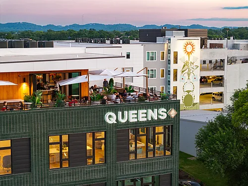 Queens Wedgewood Houston Photo 1