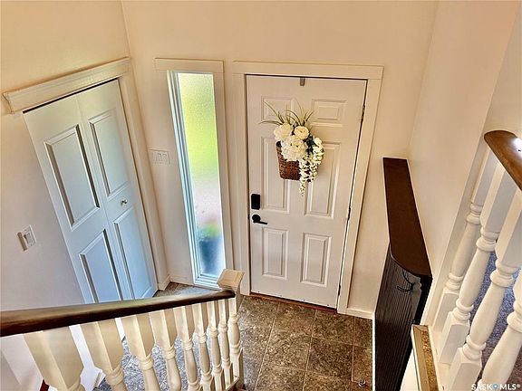 3rd image of 38 Howard Cres