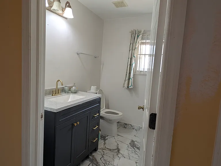 612 Columbus Blvd — Photo 6