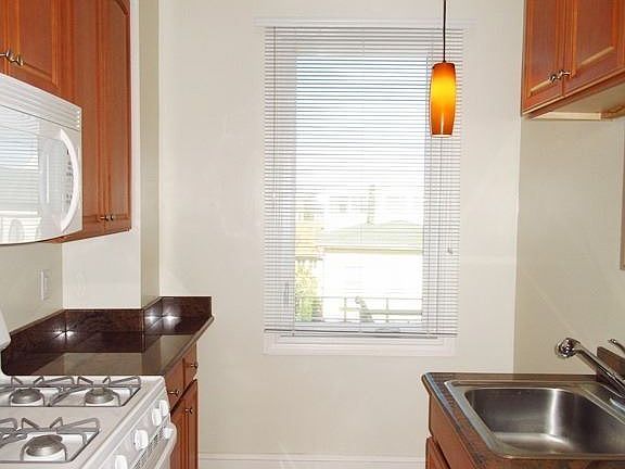 4th image of 2665 Chestnut St APT 11