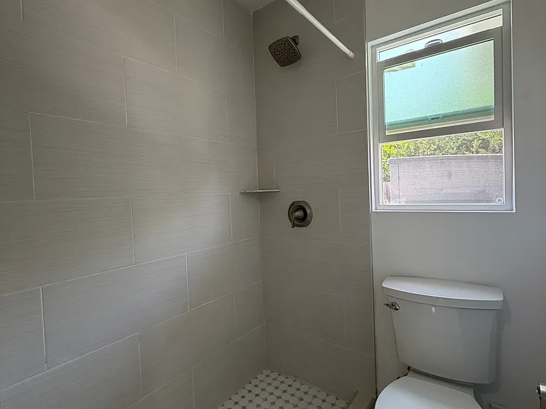 1515 E Rowland Ave — Photo 12