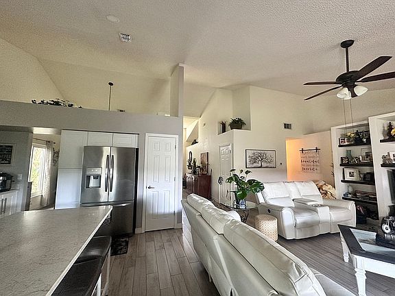 4th image of 1376 Dutch Elm Dr