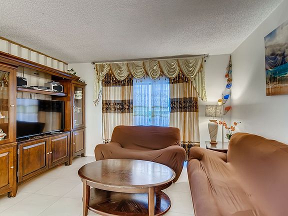 4th image of 4200 Hillcrest Dr APT 318