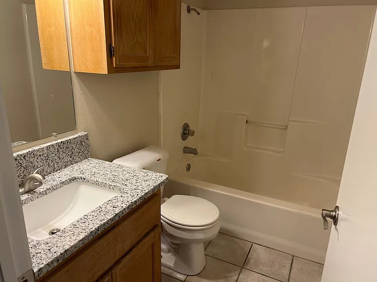 608 Rolling Hills Dr — Photo 10