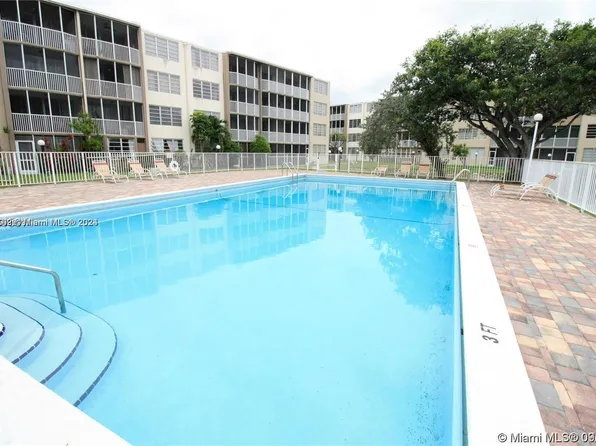 1700 NE 191st St APT 511, Miami, FL 33179