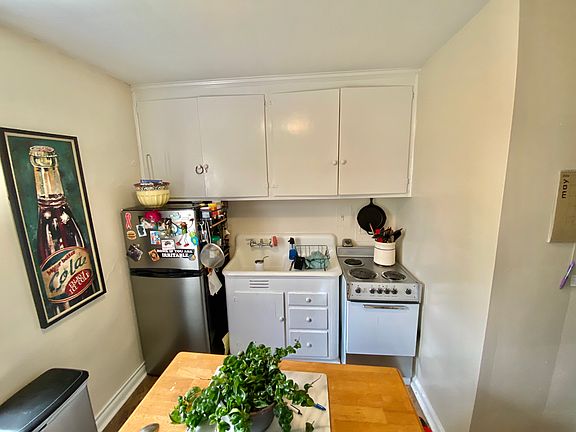 3rd image of 2848 Thornhill Rd