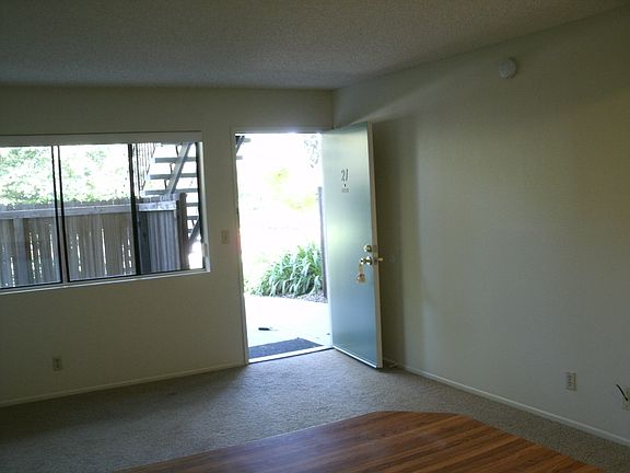 5th image of 326 Hollipat Center Dr APT 21