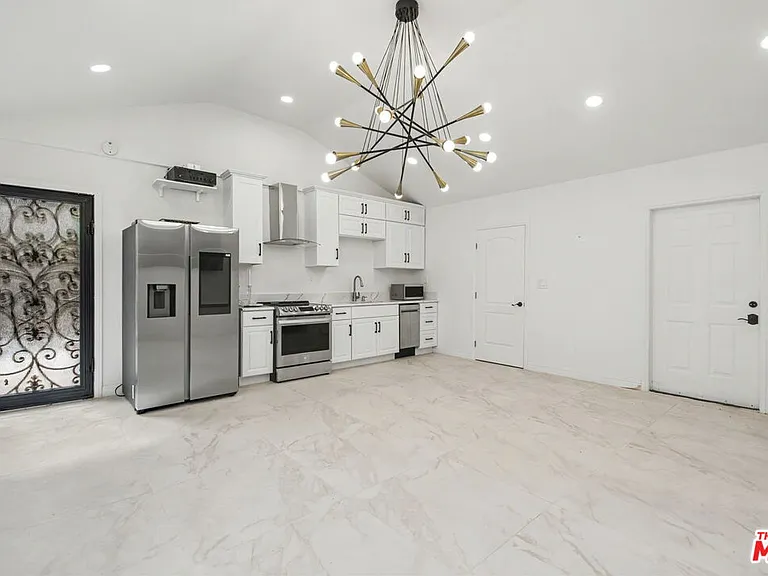 204 Foothill Rd — Photo 35