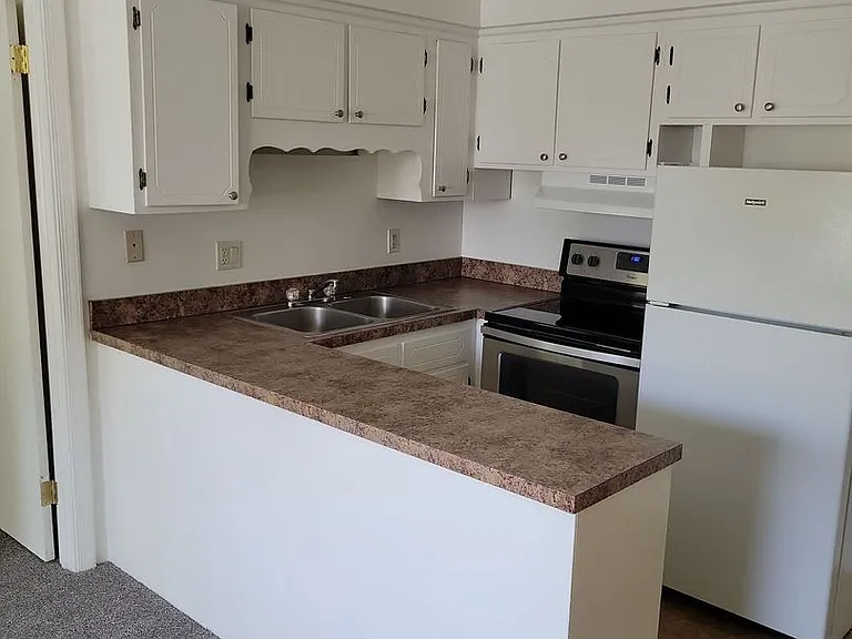 Bay Oaks Park Apartments — Photo 11