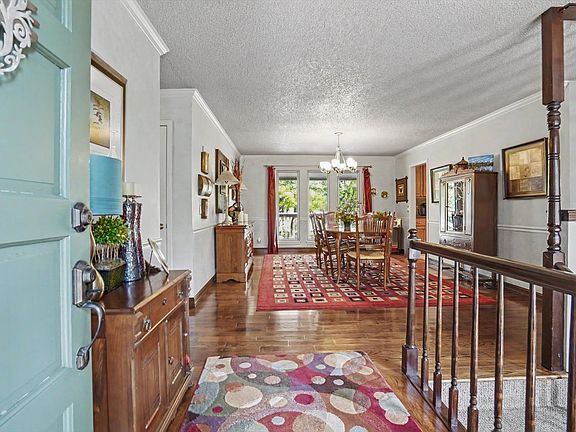 5th image of 200 Belle Ln