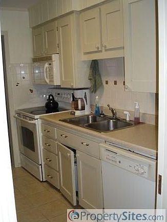 4th image of 1517 Oxford Dr