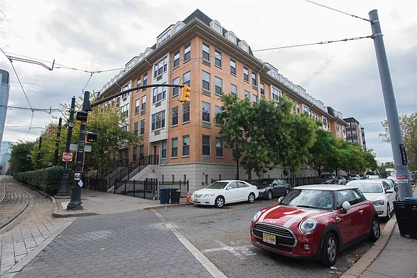 Sold by Christoph Schluender Realty | media 13