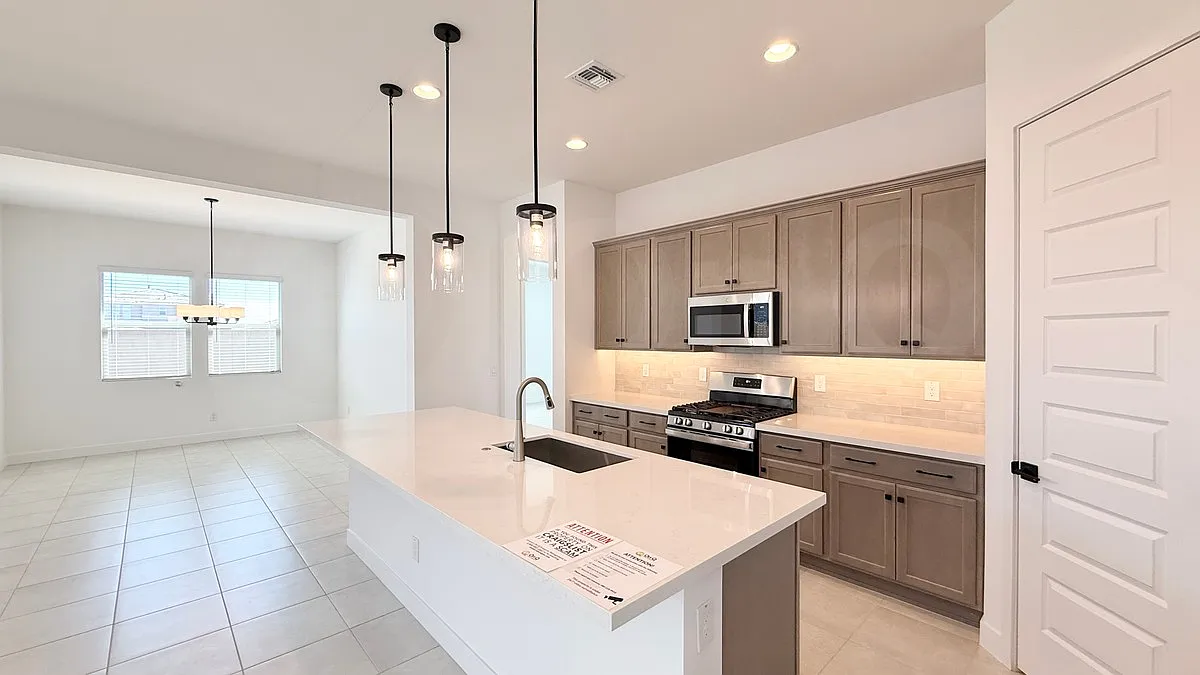5 bed, 3.5 bath, 2514 sqft, $3,950 — Photo 4