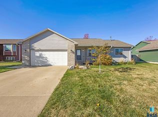 813 S Clearbrook Ave, Sioux Falls, SD 57106