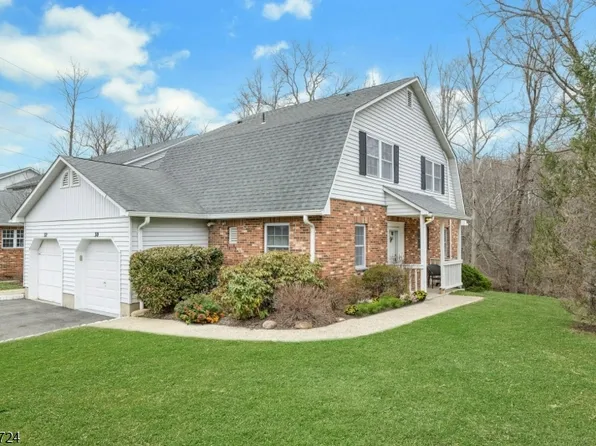 30 Coachlight Dr, Chatham Twp., NJ 07928