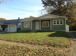 8 Central Dr, Decatur, IL 62526