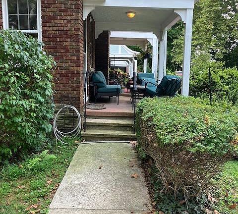 3rd image of 342 E Allens Ln