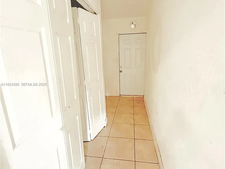 15410 NW 29th Ct — Photo 17
