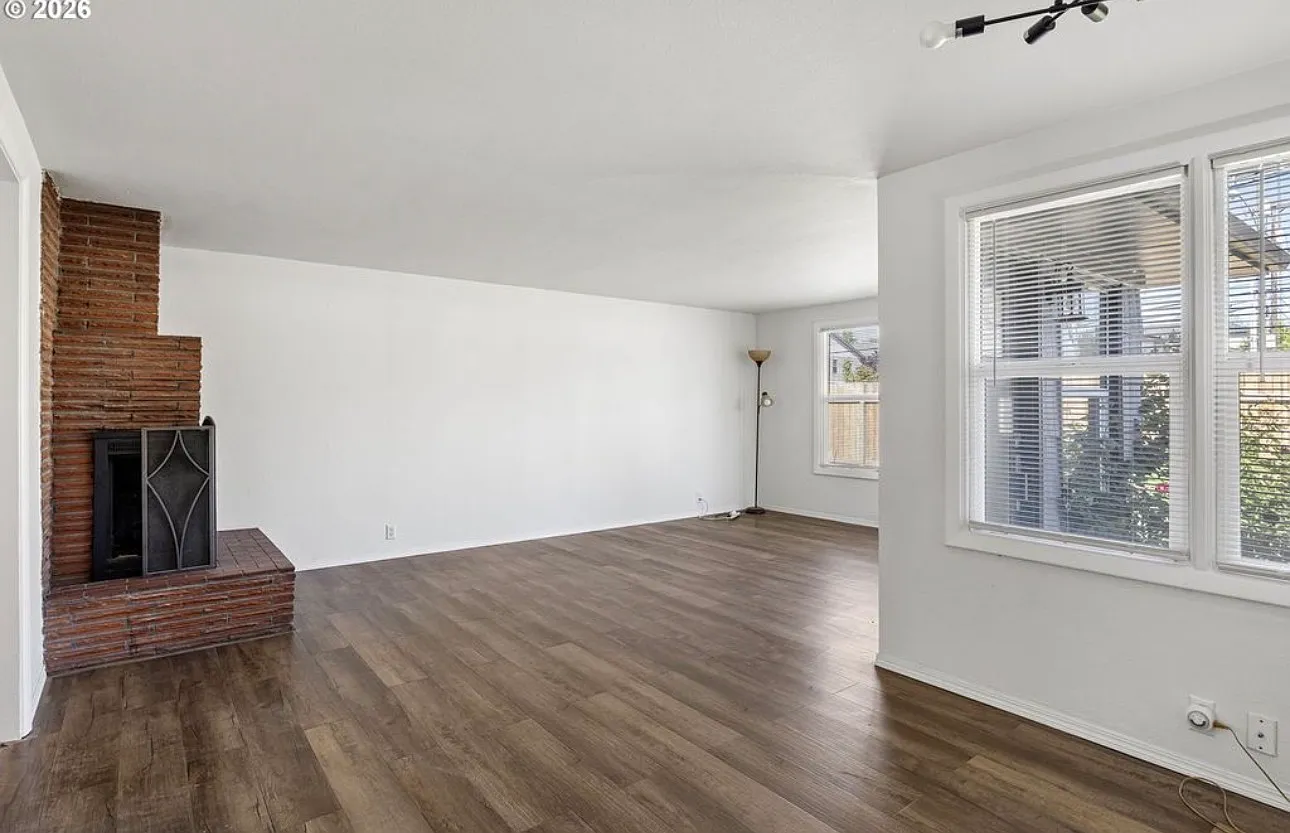 2 bed, 1005 sqft, $1,895 — Photo 4