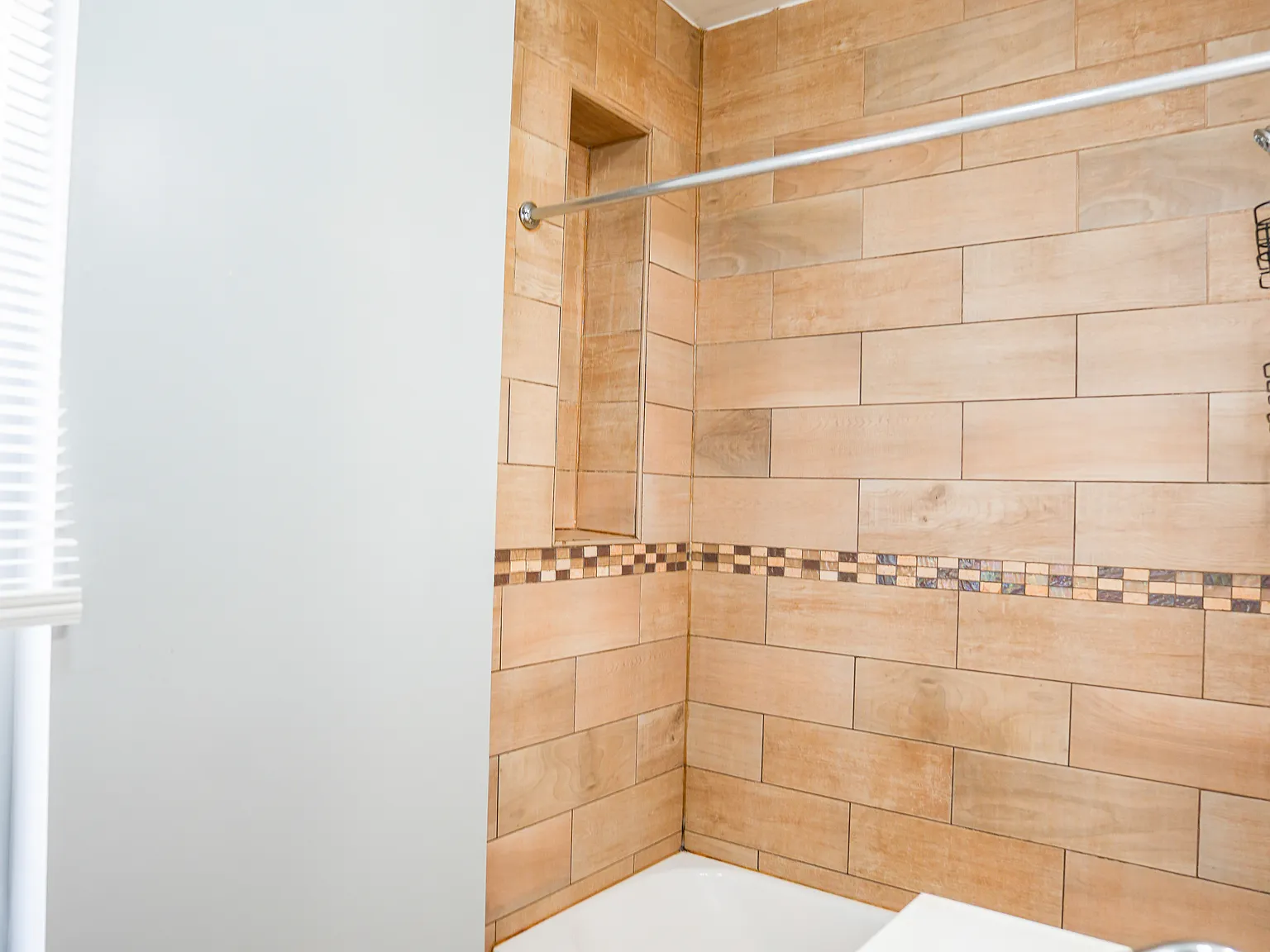 3 bed, 1200 sqft, $2,000 — Photo 3