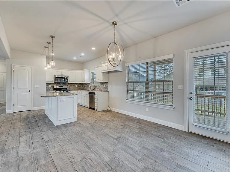 582 Quartz Way — Photo 7