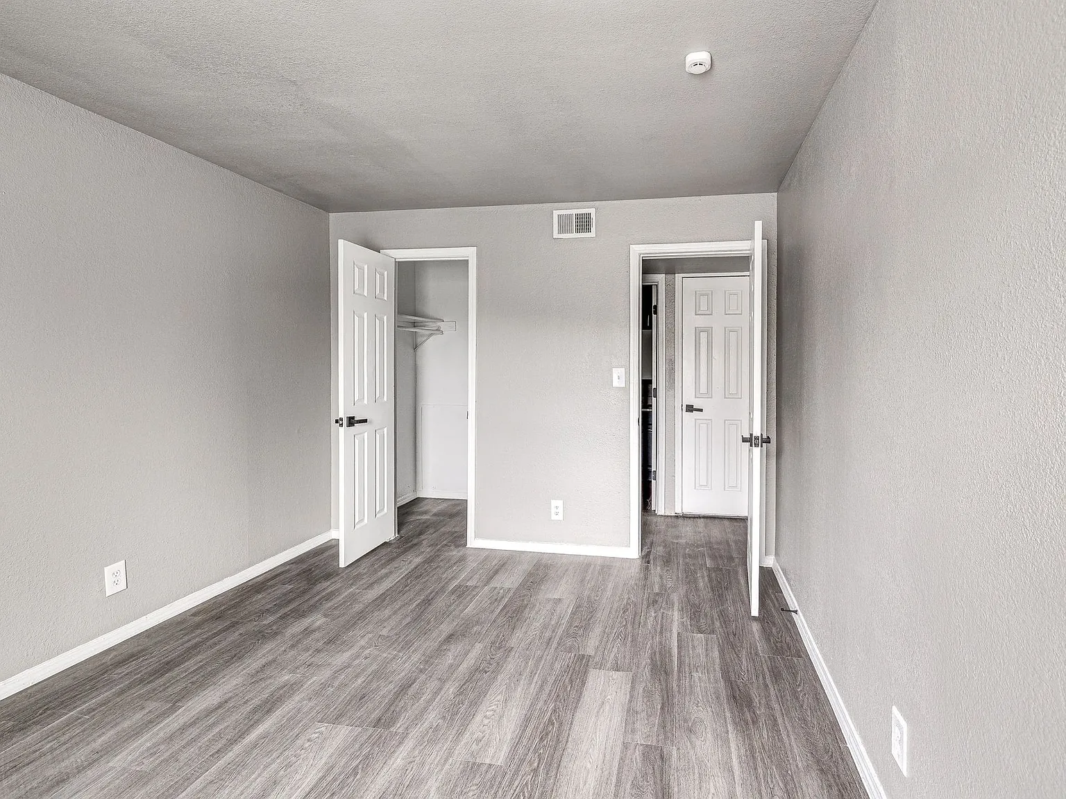 Alexis Park Apartments — Photo 2
