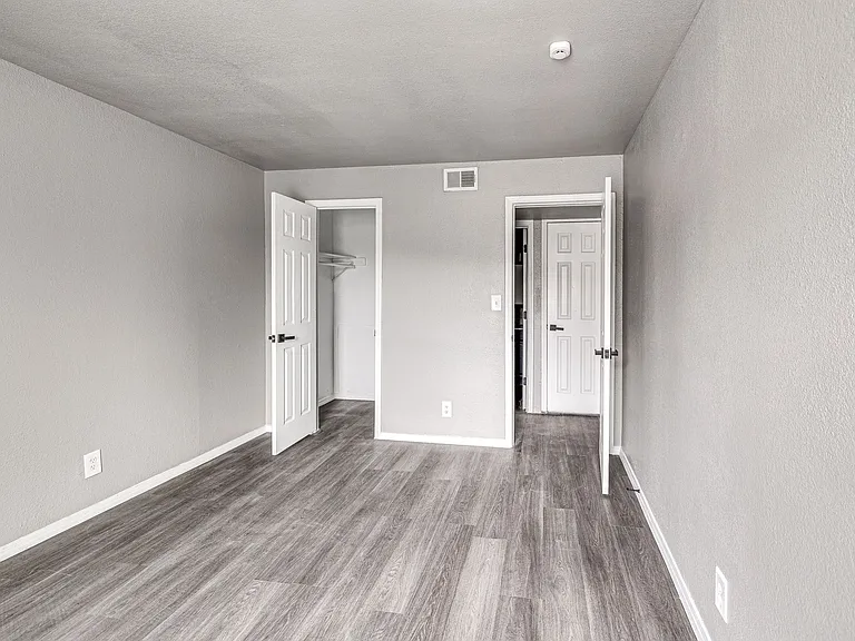 Alexis Park Apartments — Photo 2