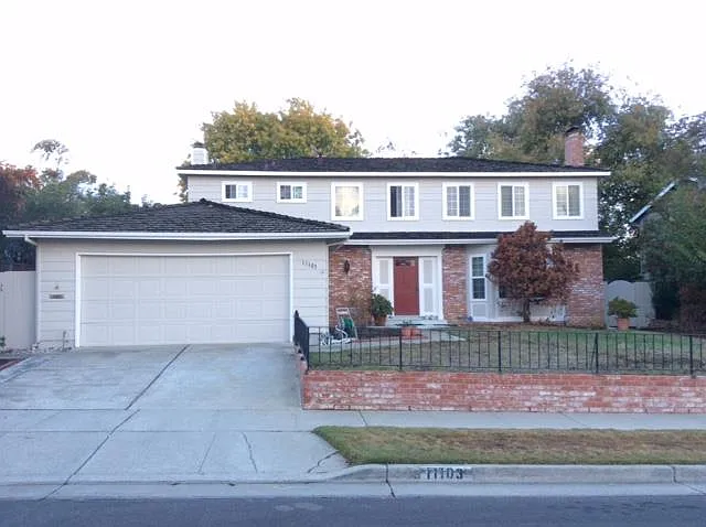 11103 Wilkinson Ave photo 1