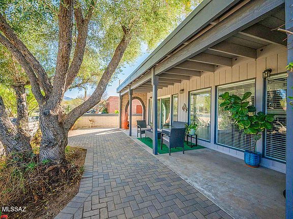 4th image of 1129 W Middleton Rd