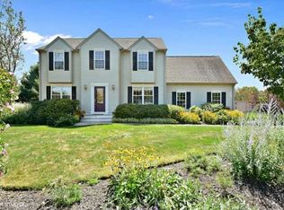 16 Dawn Ct, South Kingstown, RI 02879