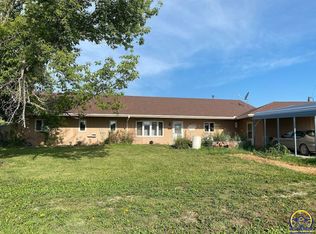 34152 Hawk Rd, Maple Hill, KS 66507