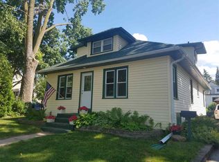 408 W Cook St, New London, WI 54961