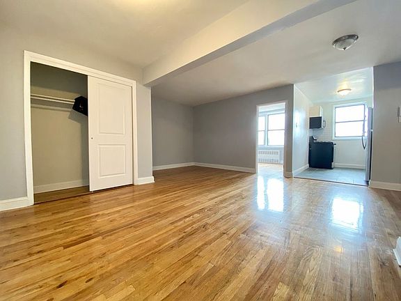 2nd image of 200 E 17th St APT 5B