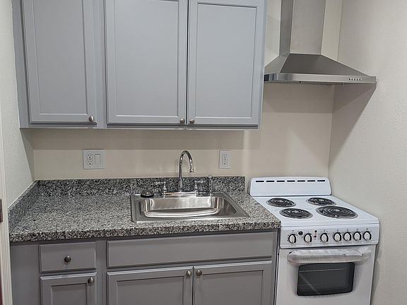4th image of 271 Price St #4
