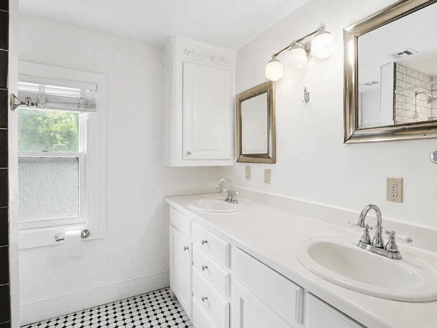 3 bed, 1200 sqft, $1,899 — Photo 3