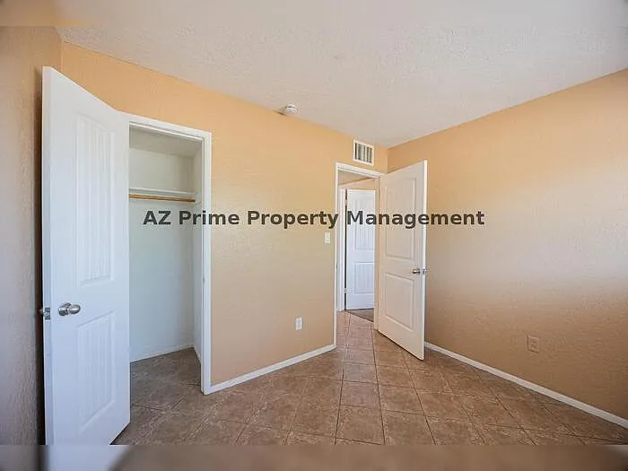 2130 W Cortez St — Photo 18