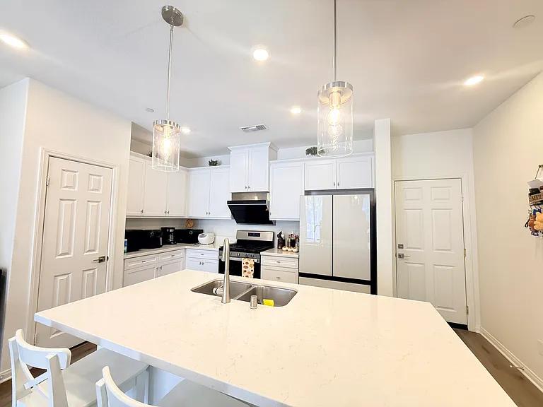 3925 E Carmel Privado — Photo 7