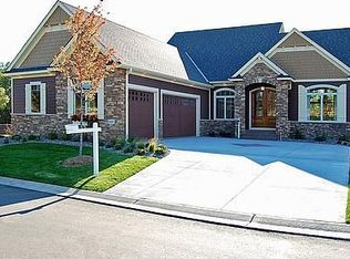 40 Osprey Ct, North Oaks, MN 55127
