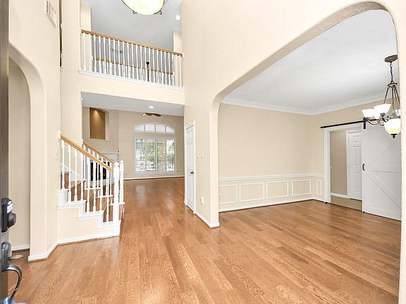 3rd image of 22511 Crescent Cove Ct