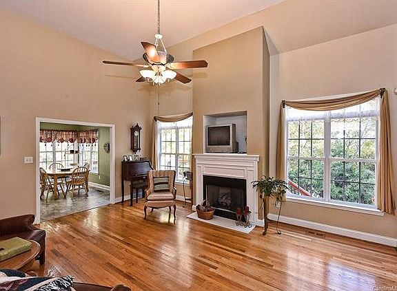 4th image of 130 Valley Glenn Dr