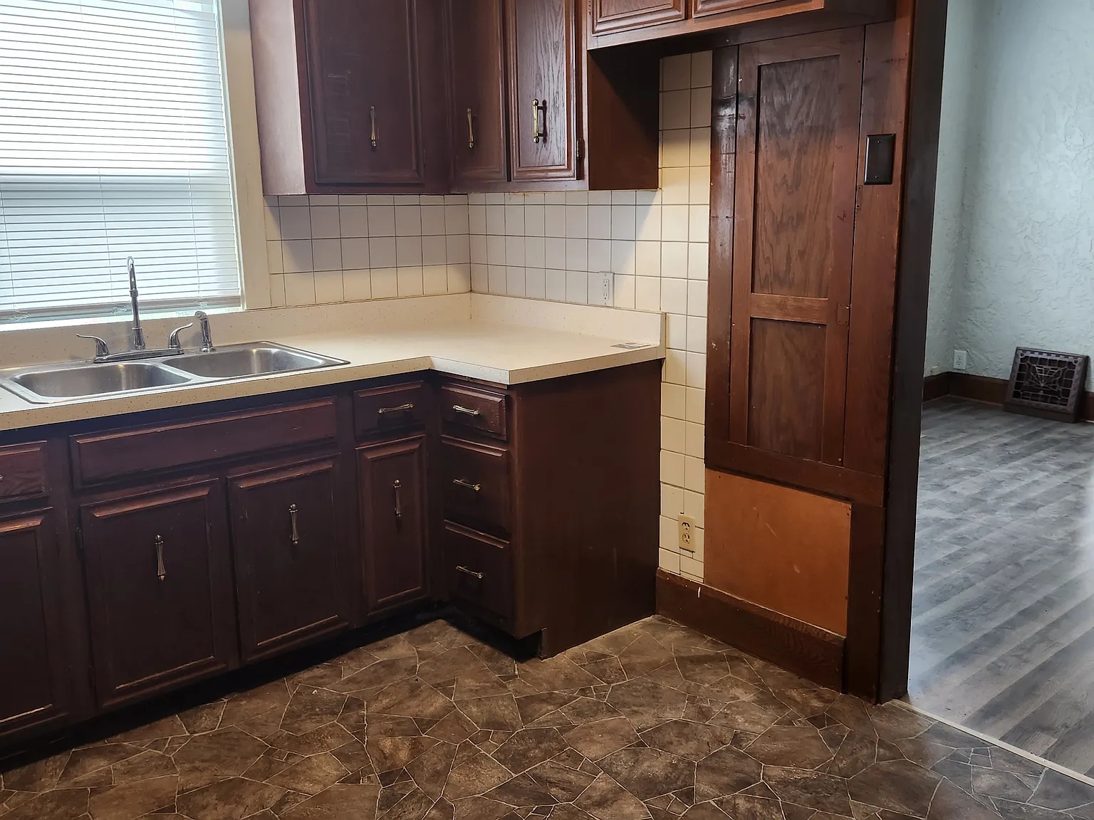 3 bed, 1.5 bath, 1500 sqft, $1,500 — Photo 3